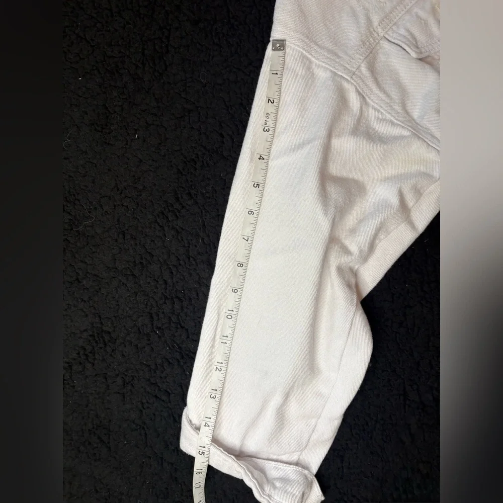 Stylish White Cropped Denim Jacket - Picture 4 of 6